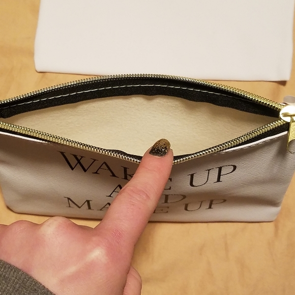 NWT White Vinyl Zip Makeup Bag "Wake Up And Make Up" - Picture 11 of 11